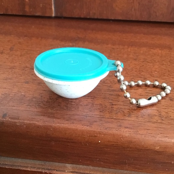 Vintage Miniature Tupperware Speckled Bowl with Teal Lid Keychain - Picture 1 of 7